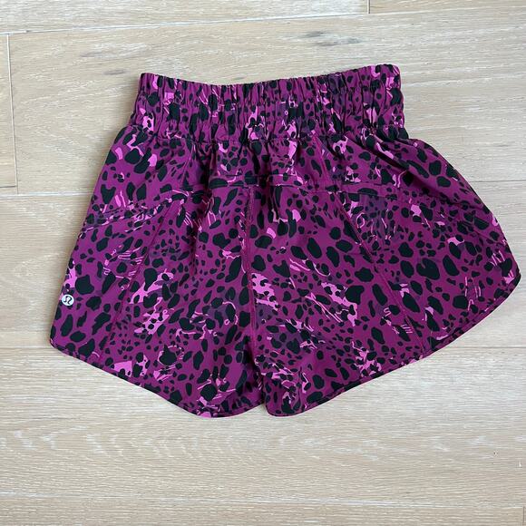 Lululemon Track That Mid-Rise Lined 5" Shorts Cheetah Camo Magenta Purple sz 4 - Picture 2 of 3